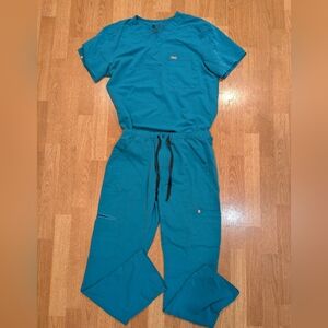 Figs teal 🩵 scrub set, M
